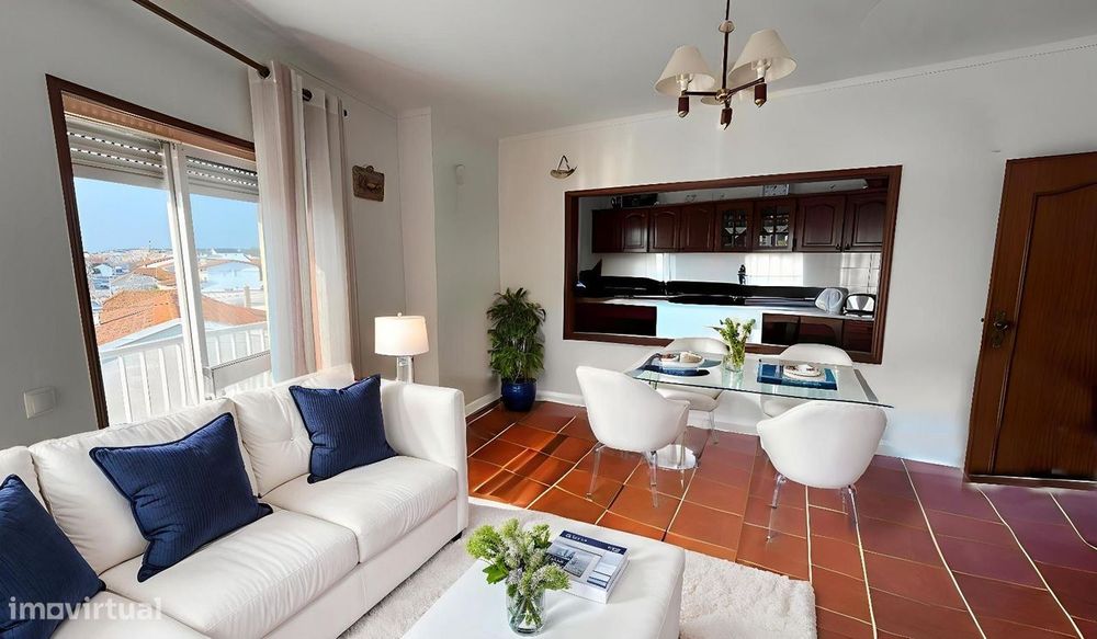 Apartamento T2 com arrumo varanda e vistas de ria. A 2 minutos da p...
