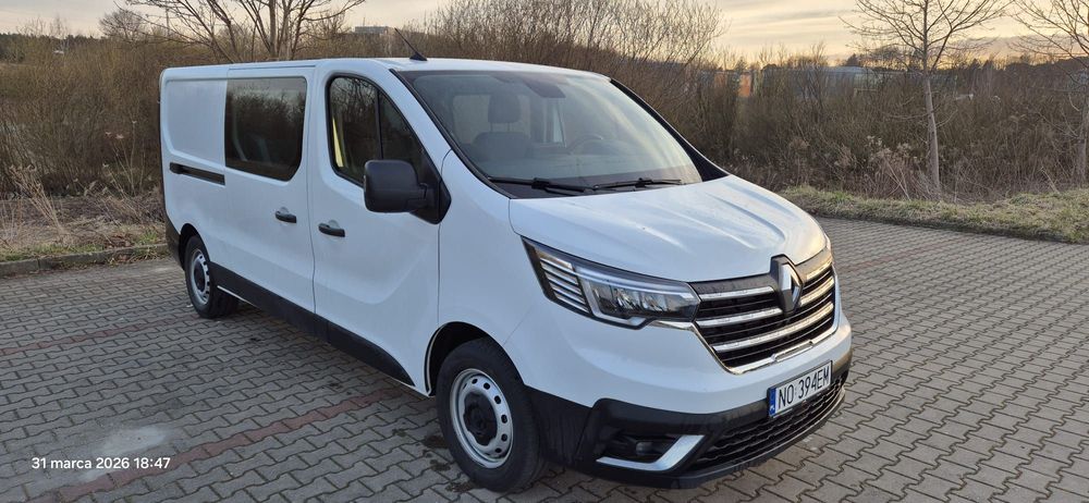 Renault Trafic Extra Long 6-cio osobowy duża nawigacja