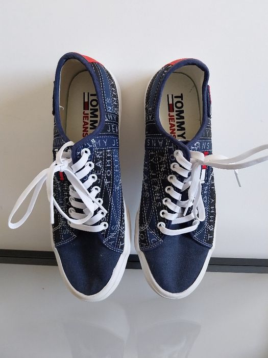 Trampling Tommy Hilfiger