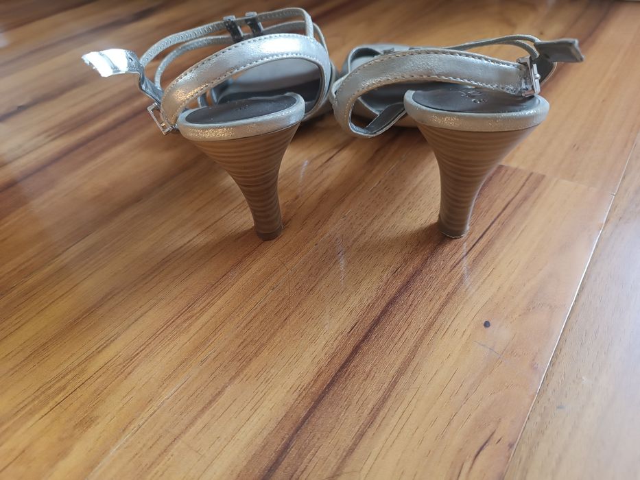 Srebrne sandały Tamaris r.40