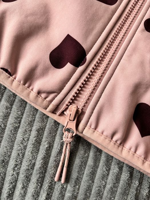 Водовідштовхувальна куртка softshell H&M