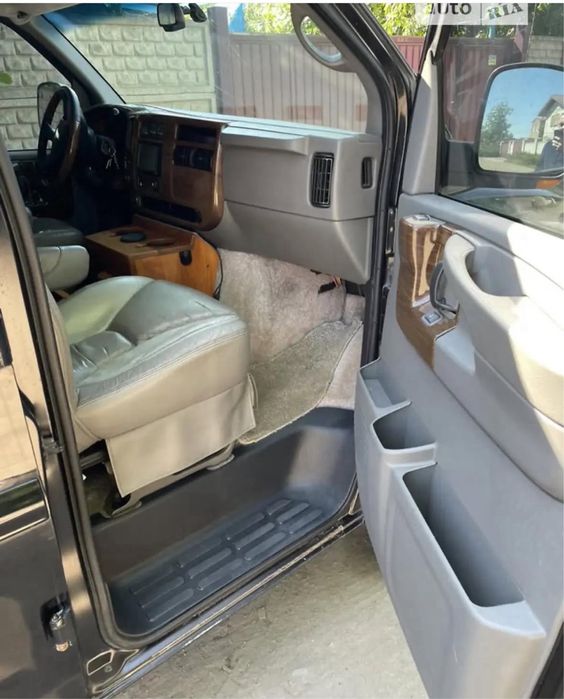 Автомобиль Chevrolet Express