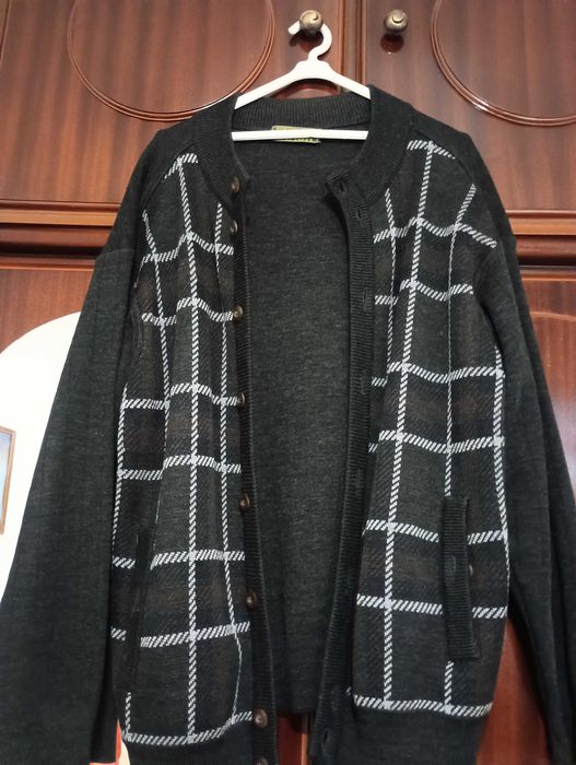 Casaco homem em malha com bolsos