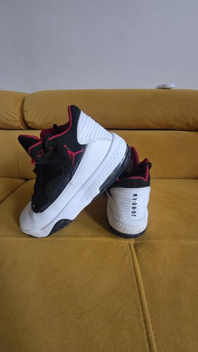 Buty Jordan Max Aura 2 Bloodline rozmiar 38