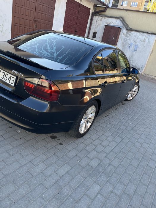 Sprzedam swoje BMW E90, rok 2005, 2.0 benzyna, automat.