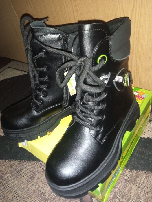 Продам взуття жіноче зимове 36 розміру.