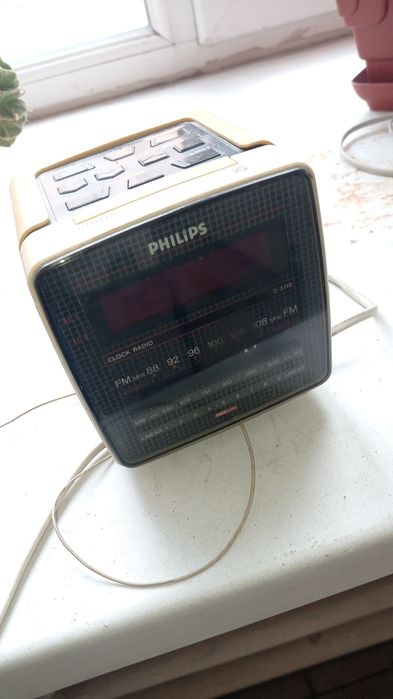 ФМ -приёмник, часы, будильник Филлипс