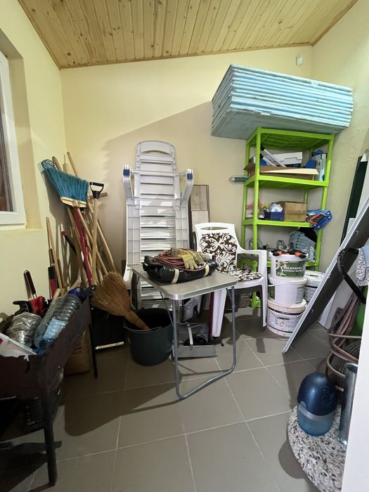 Готовий будинок біля лісу,поруч міста,готовий до заселення.