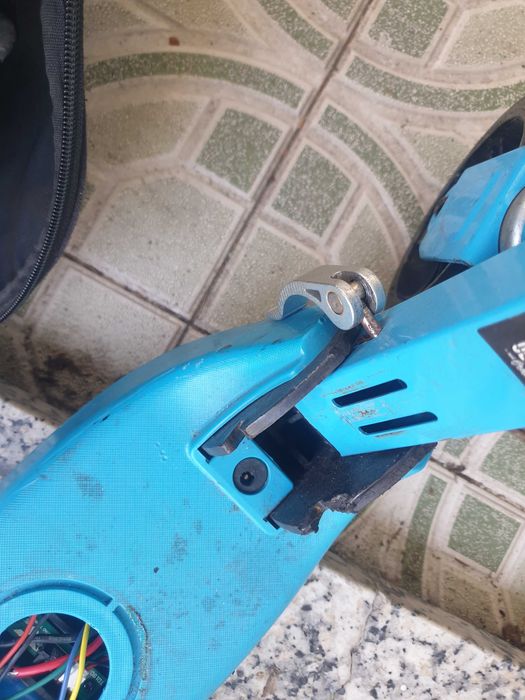 Scuter eketrica  está avariada boa para quem souber consertar.