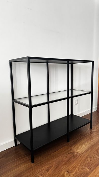 Estante IKEA VITTSJÖ preto/vidro — Como nova