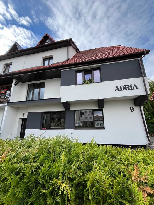 Łeba Adria centrum - mieszkania i pokoje pracownicze.