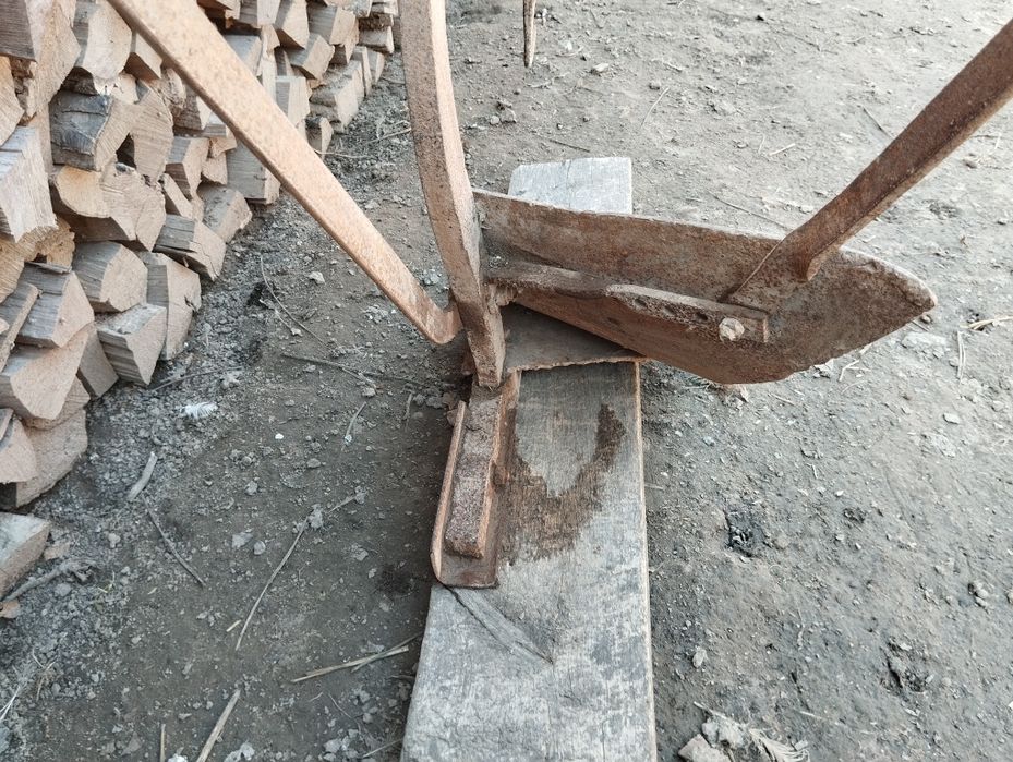 Плуг кінний  обсипач