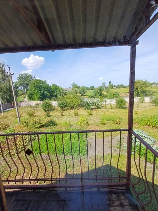 Продам новий будинок за містом з власним озером