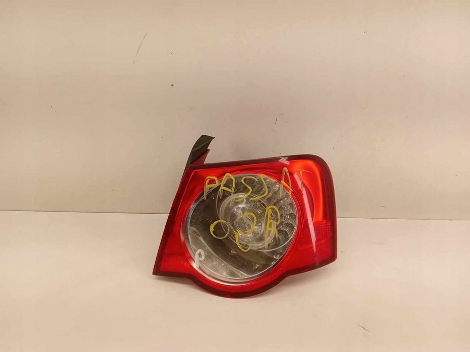 Lampa Prawa Tył Tylna Vw Passat B6/05-10 Sedan
