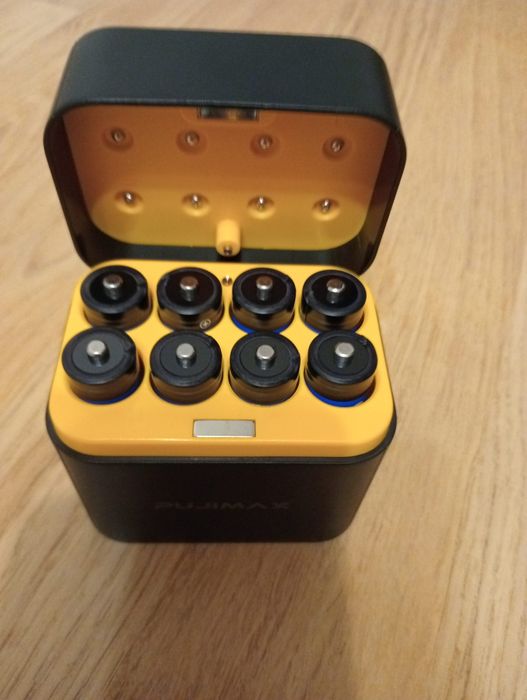 Акумулятор, набір акумуляторів в кейсі