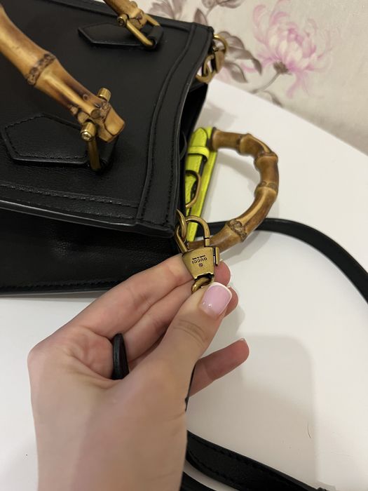 Сумка  Gucci є код