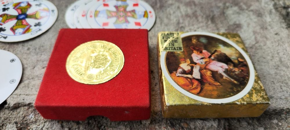 Zestaw okrągłych kart do gry