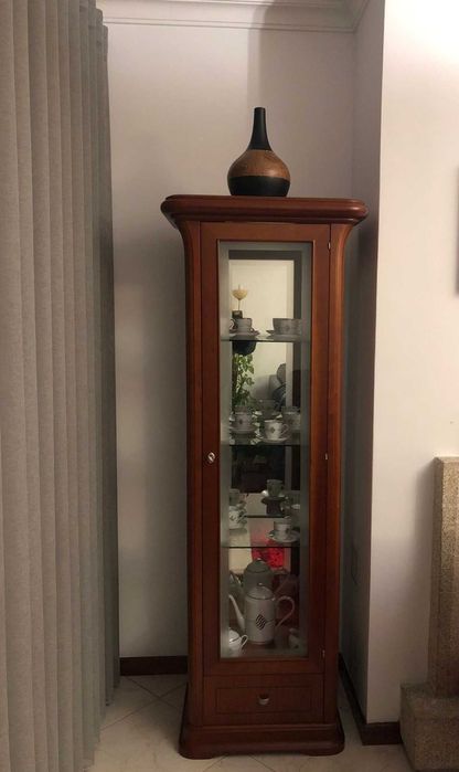 Conjunto de Sala Cerejeira Maciça (Móvel TV, Vitrine e Mesa de Centro)