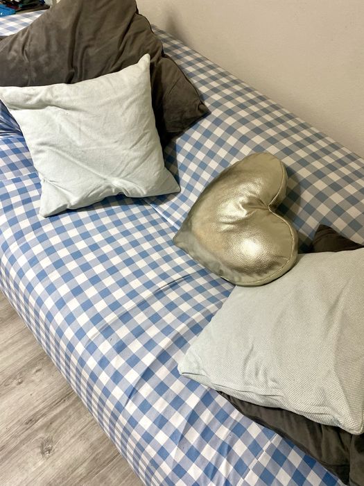 Sofá c/ 2 capas (cinza & vichy azul) - bom estado