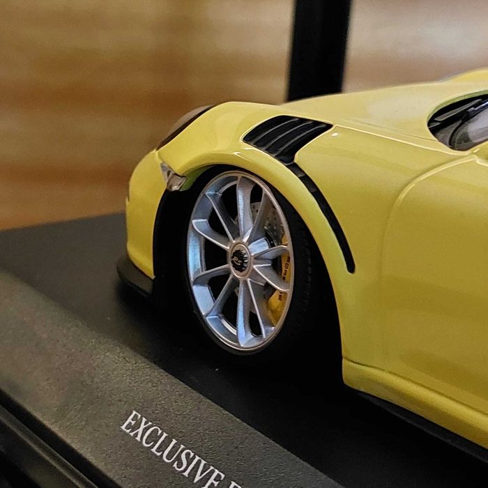 Porsche 911 (991) GT3 RS 2015 (amarelo) Minichamps 1:18