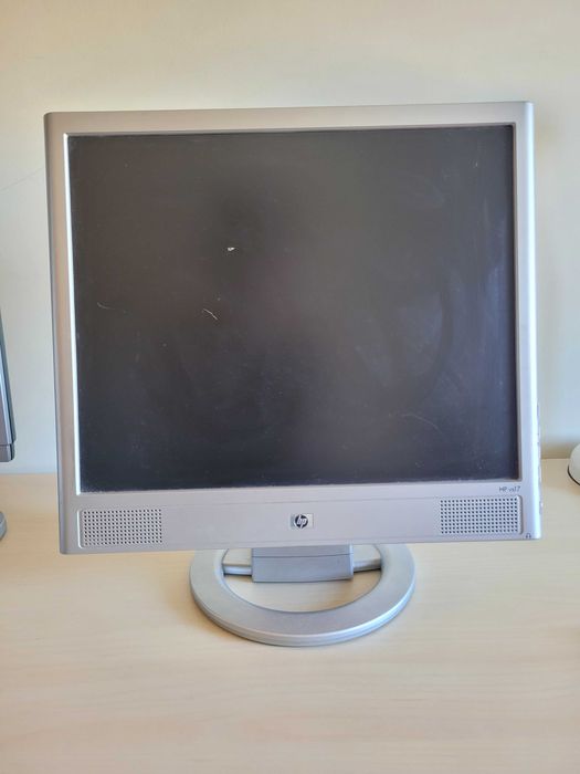 Monitor de computador HPvs17