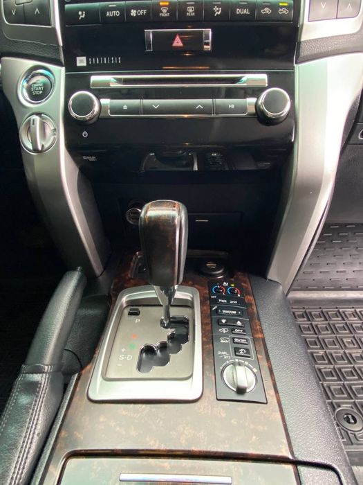 Toyota land cruiser 200