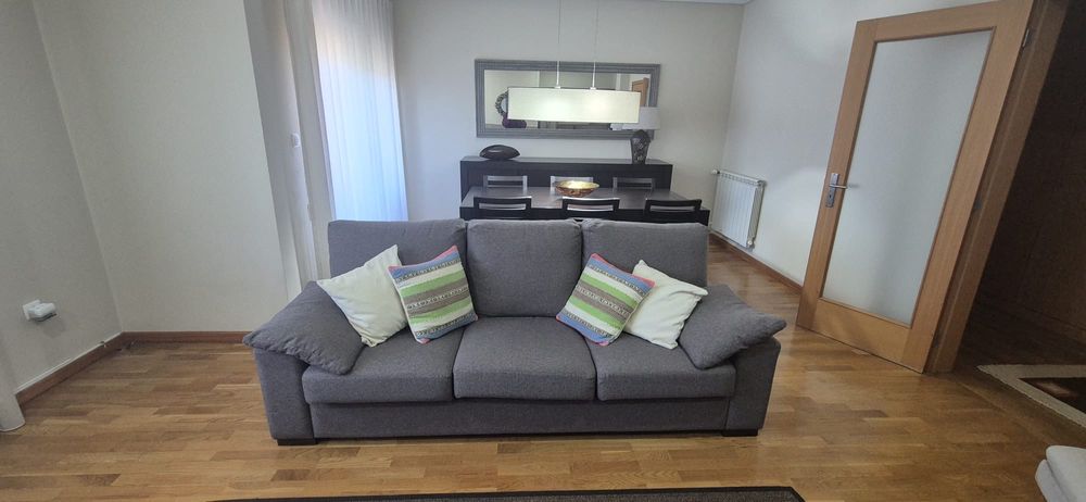 Sofá de 3 lugares em tecido