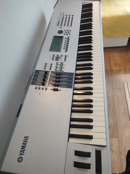 Yamaha Motif ES8 syntezator - pianino cyfrowe - workstation
