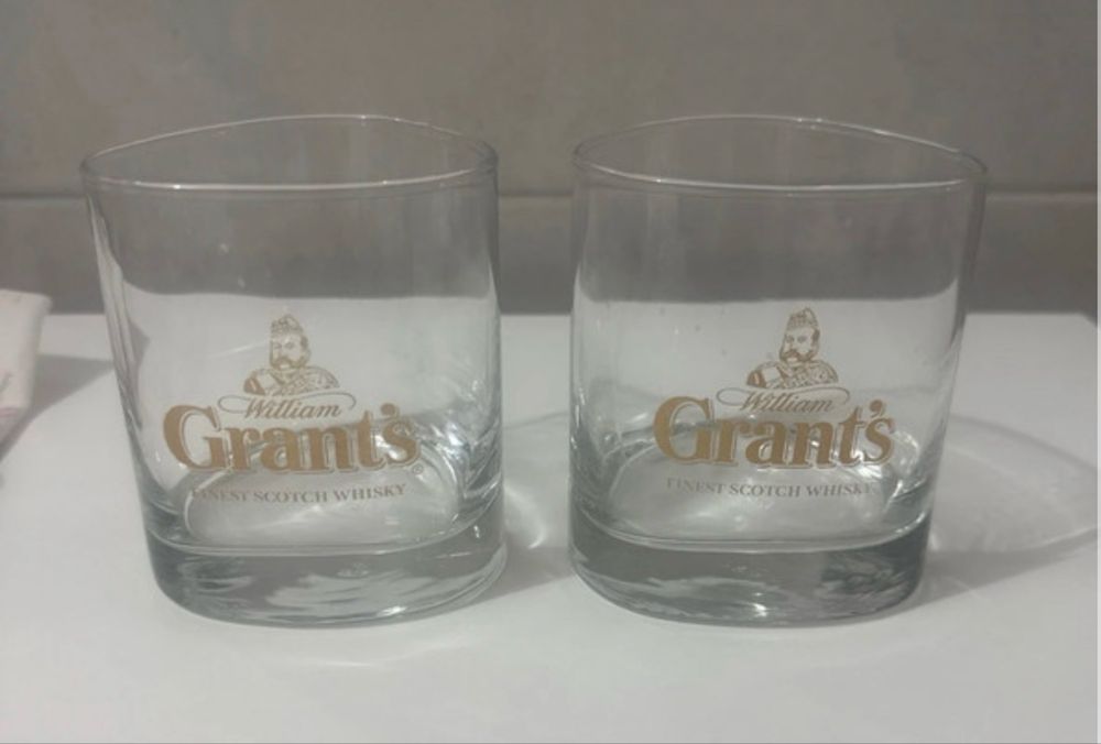 2 Copos  de Whisky são objeto de coleção da marca Grant’s  Finest.
