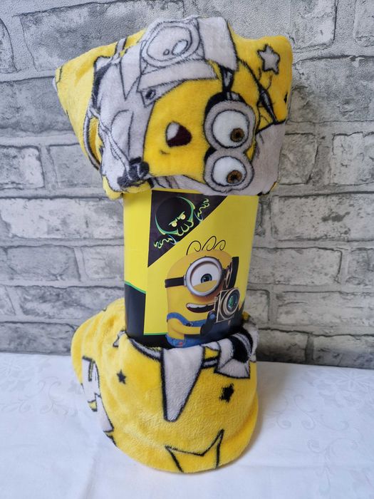 Miękki i przyjemny w dotyku koc w Minionki