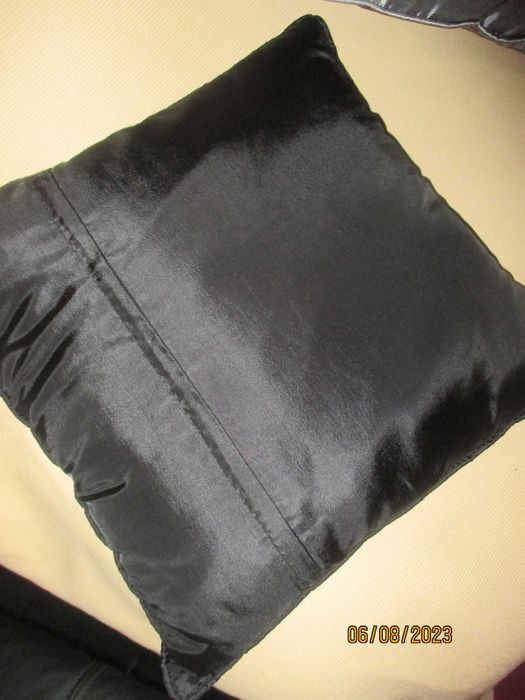 3 almofadas e 1 fronha para decoração