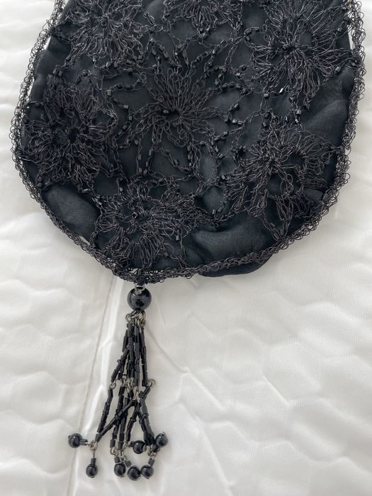 Carteira preta de missangas e metal Massimo Dutti