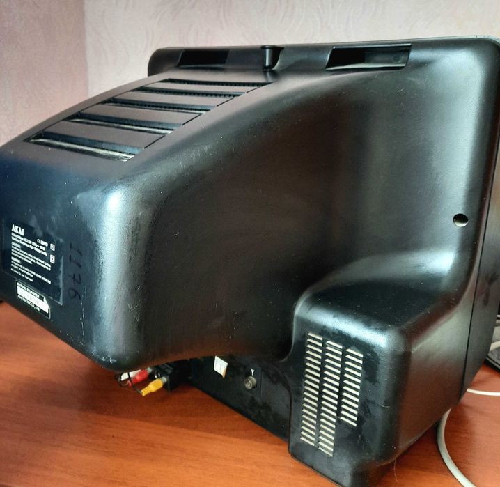 Продам б/у телевізор АKAI