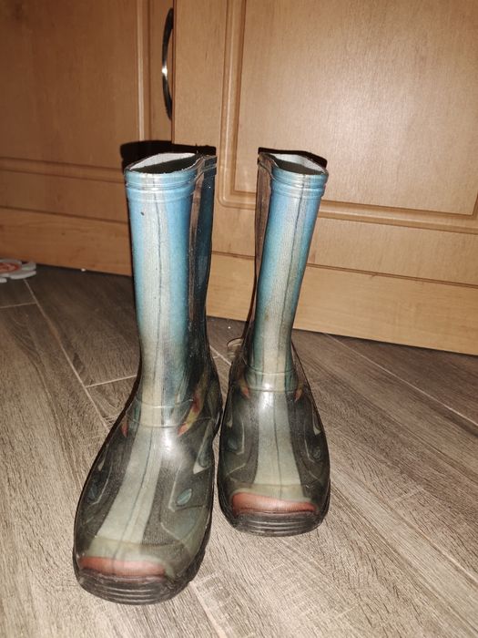 Продам резинові чоботи demar