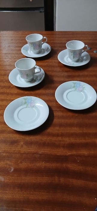Chávenas e pires de café