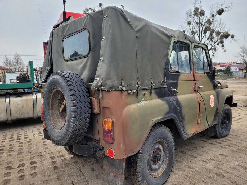 Samochód terenowy UAZ-469B z wojska w całości lub na części