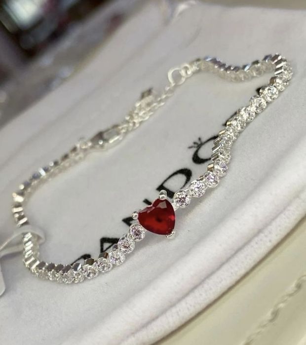 Браслети із сердечком