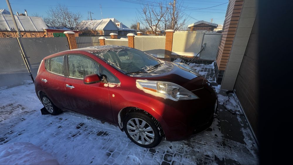 Продам Nissan leaf