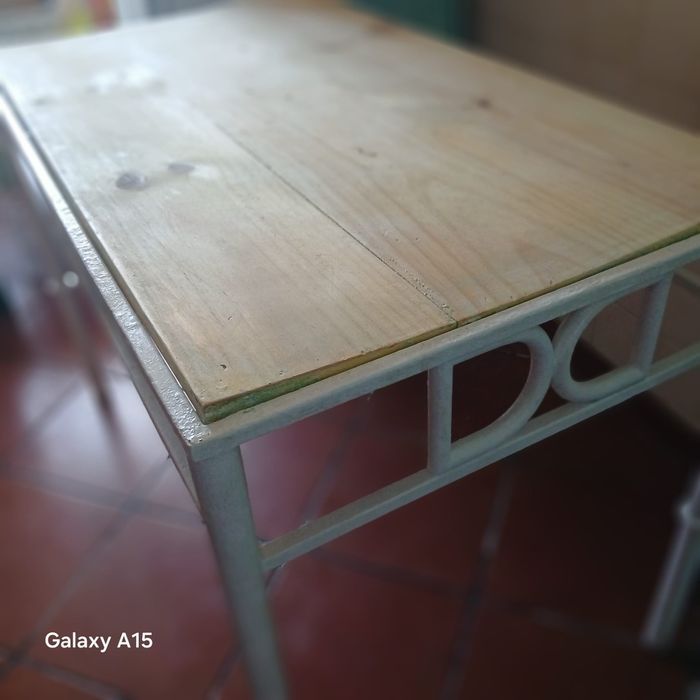 Mesa de cozinha    .