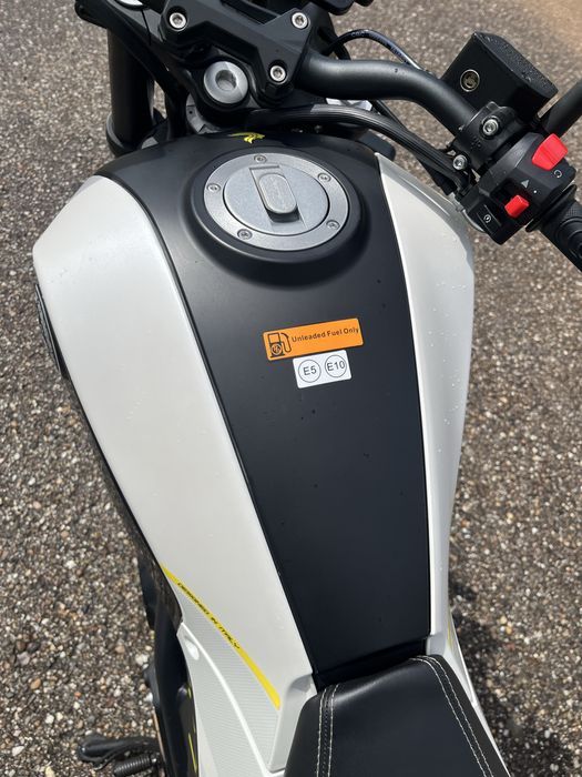Benelli Leoncino 125