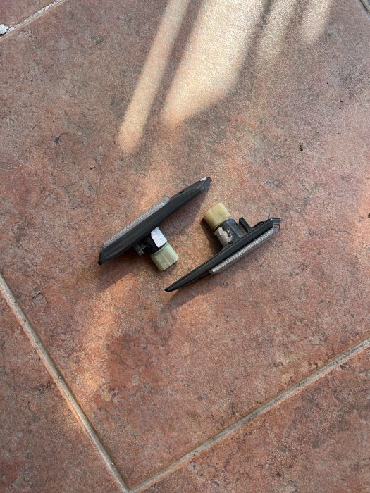 Piscas laterais brancos e36