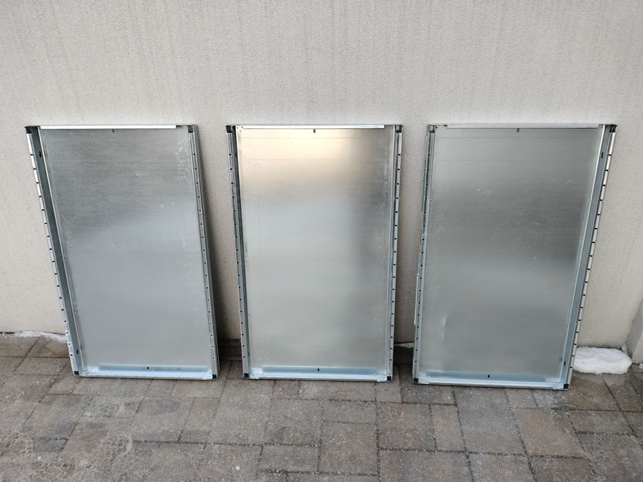 Regał magazynowy z pięcioma metalowymi pułkami