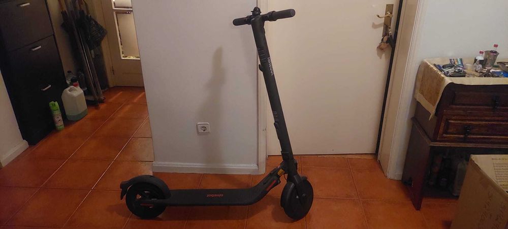 Trotinete Elétrica Ninebot KickScooter E22E by Segway