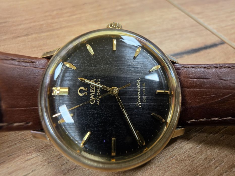 Omega seamaster de ville automatic czarna tarcza  szlif pionowy