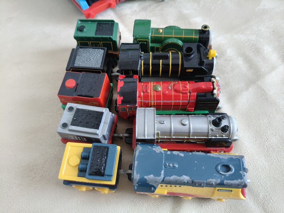 Велика колекція Thomas & Friends — 24 паровозики + рейки + літак