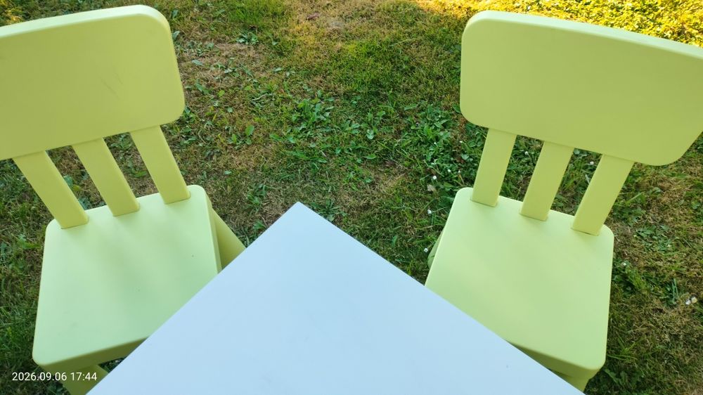 Kuchnia, stolik i krzesełka do ogródka
