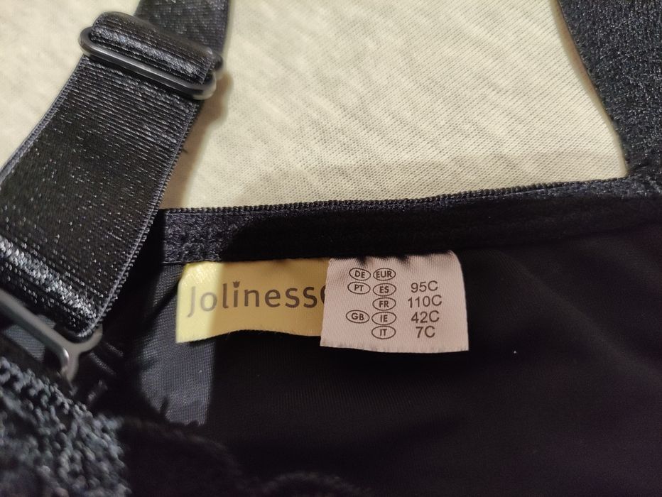 Body z ładnie wykrojonym biustonoszem 95C