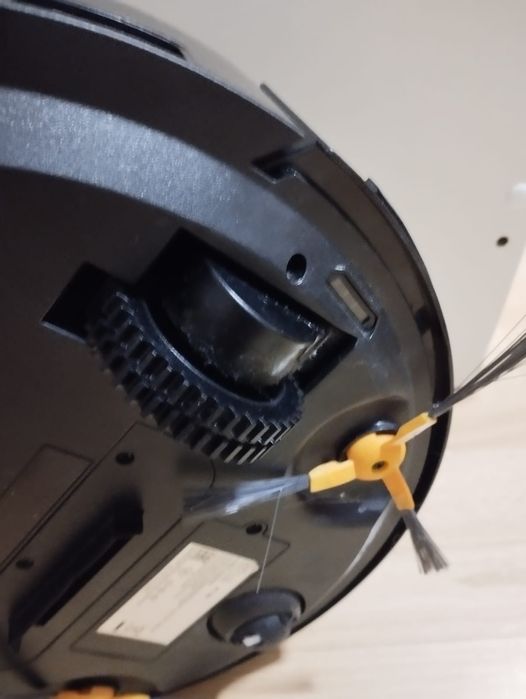 Робот пылесос Redmond