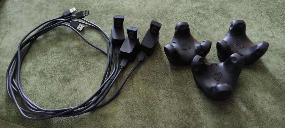 Трекери для віртуальної реальності (FBT - Full Body Trackers) HTV Vive Tracker 3.0. Три штуки