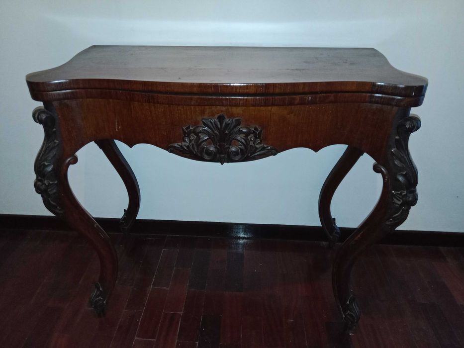 Mesa antiga de mogno